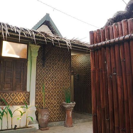 Bilik Bamboo Hostel Jogjakarta Buitenkant foto