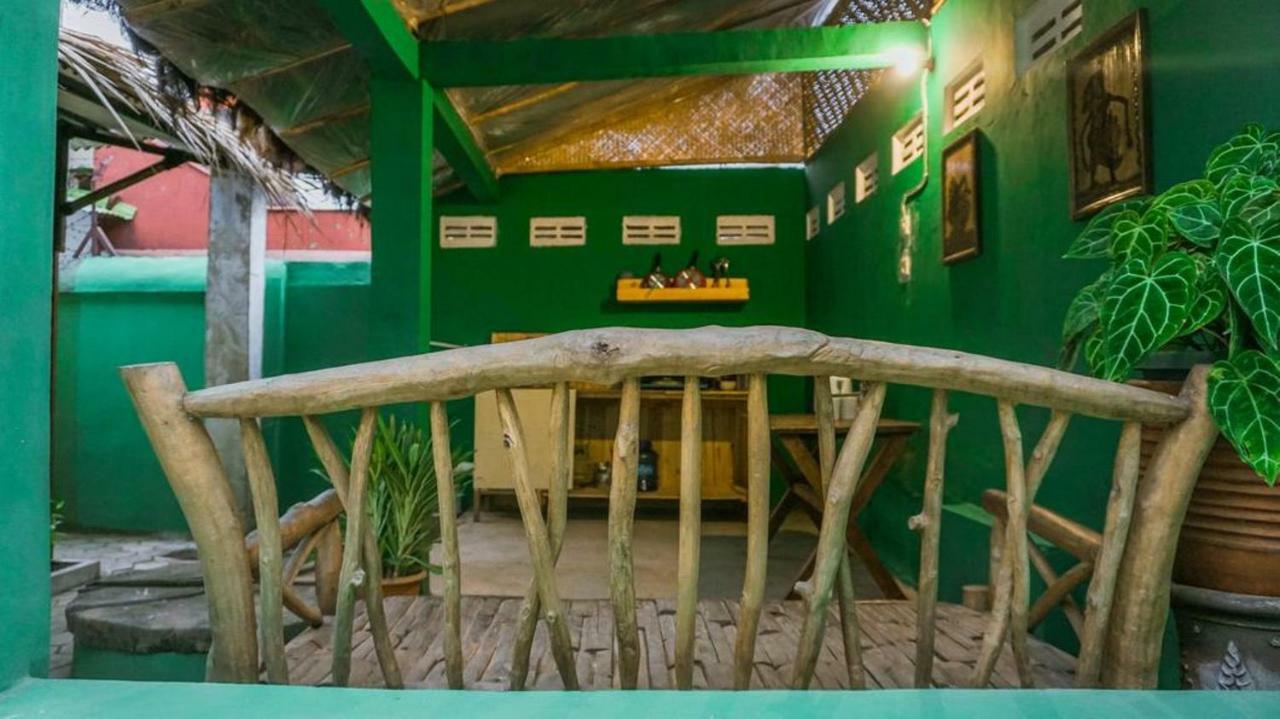 Bilik Bamboo Hostel Jogjakarta Buitenkant foto