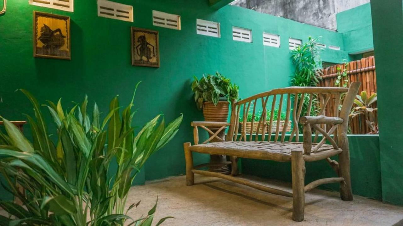 Bilik Bamboo Hostel Jogjakarta Buitenkant foto