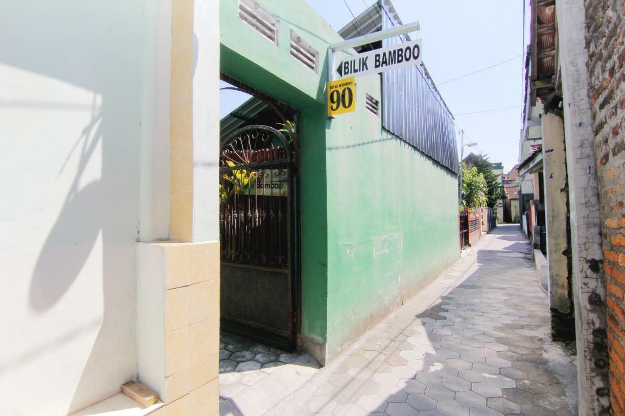 Bilik Bamboo Hostel Jogjakarta Buitenkant foto